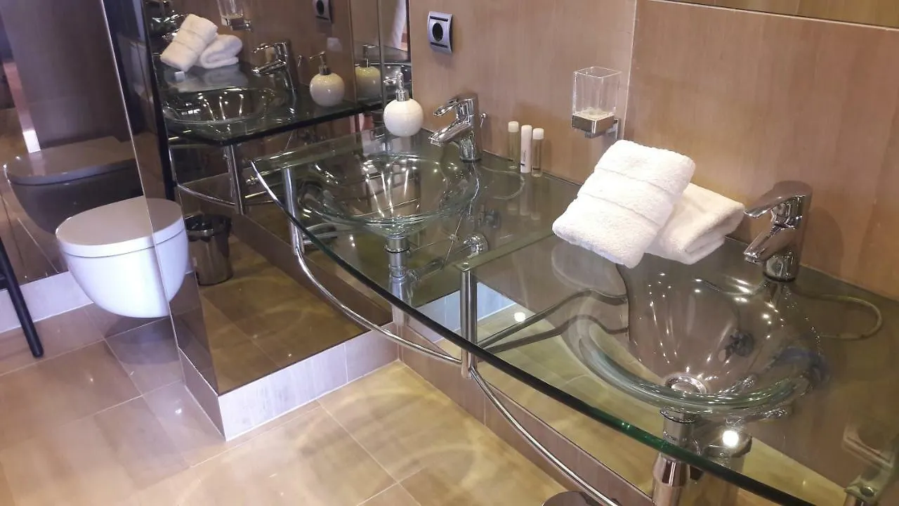 103 - Beach Apartment With Spa & Gym Estepona